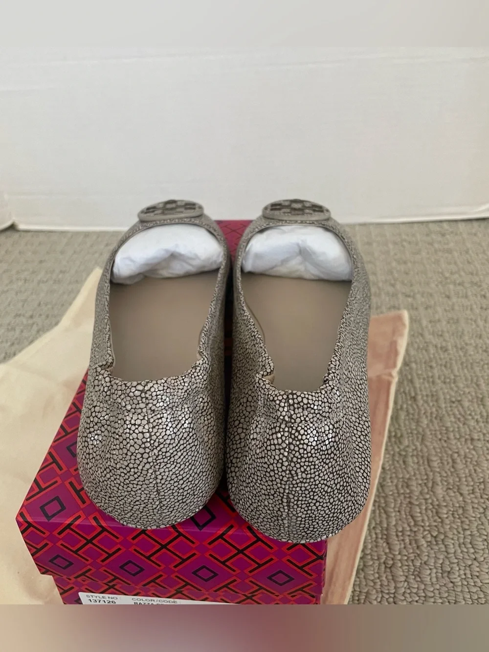 NIB Tory Burch minnie leather flat razza stone